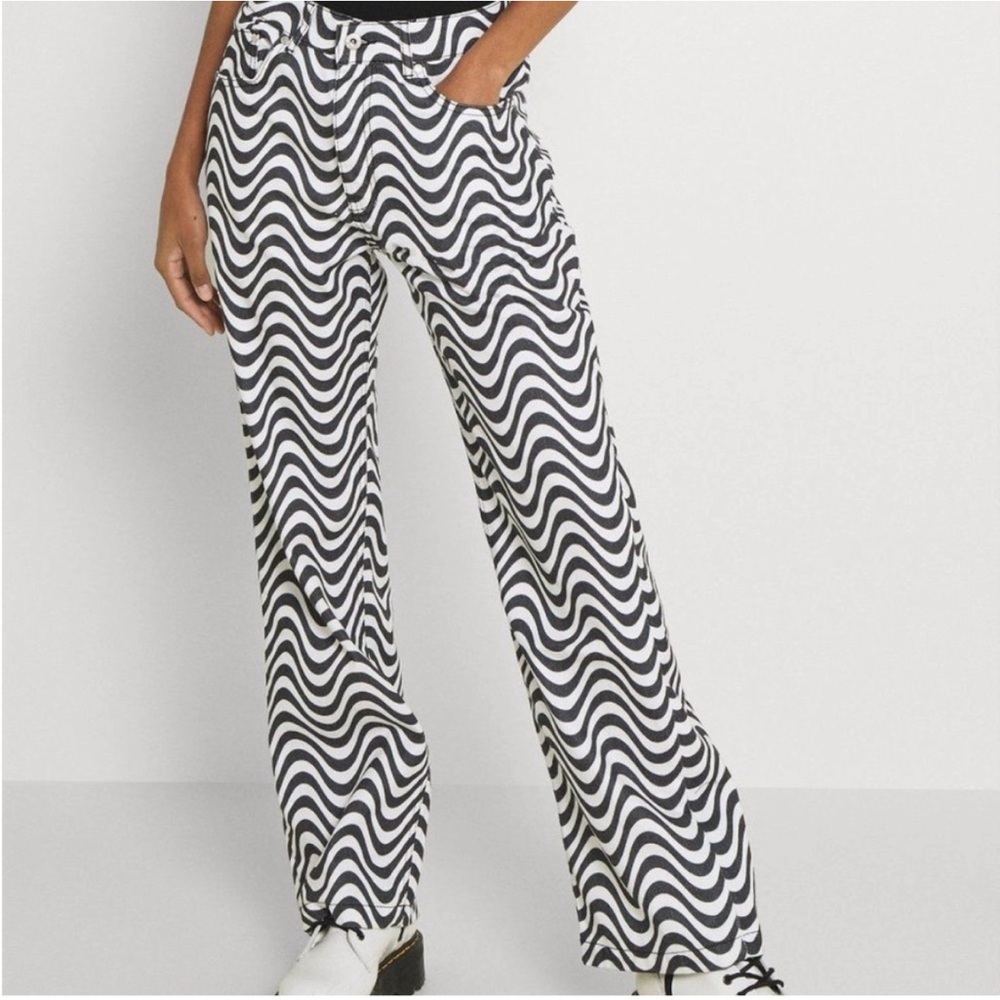 The Ragged Priest Wide Leg Dad Fit Black White Wave Print Jeans Size 26